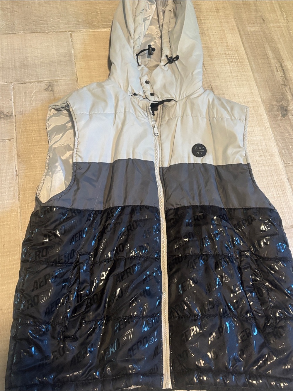 Aeropostale Men's Hooded Colorblock Puffer Vest in Cream, Gray & Black